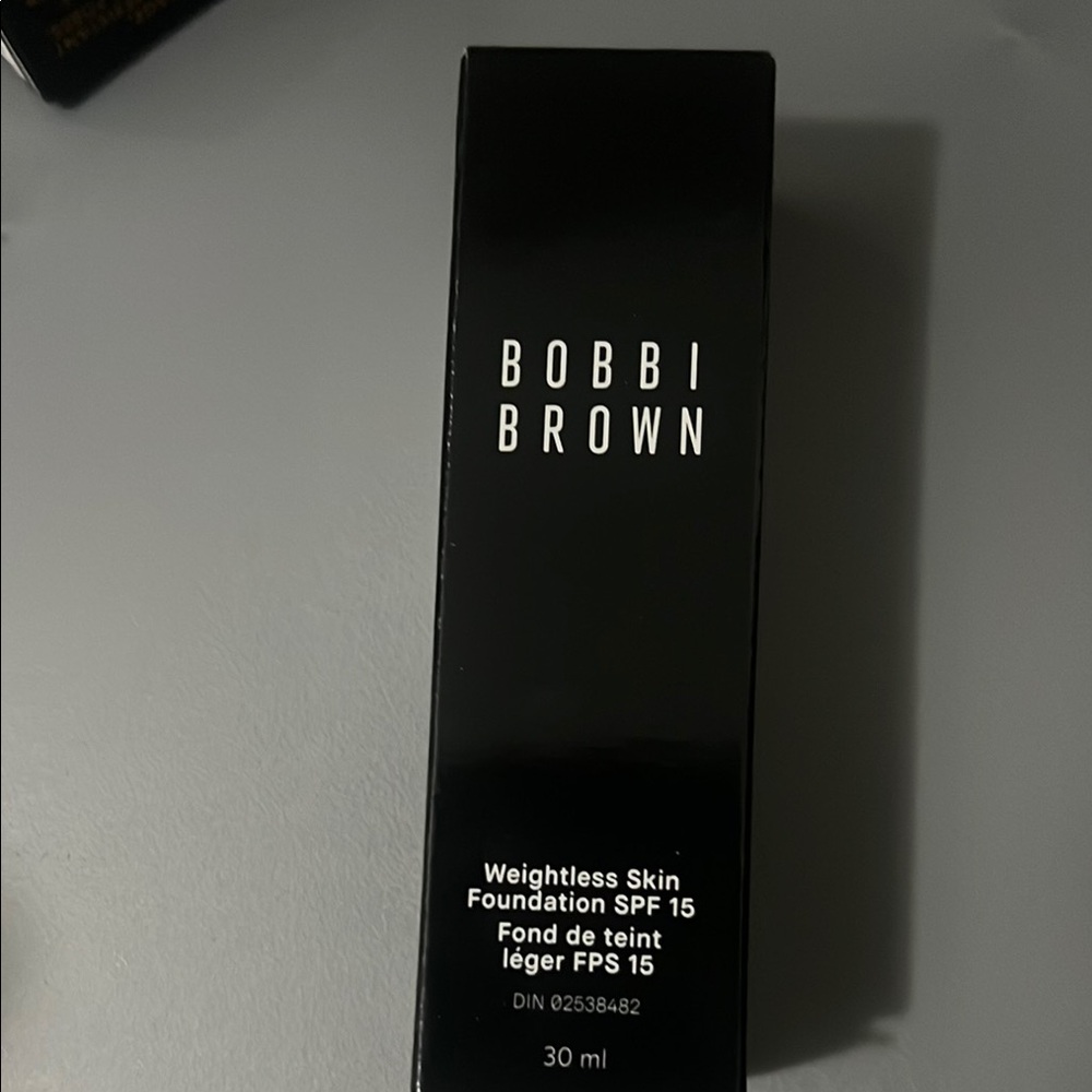 Bobbi Brown Weightless Skin Foundation SPF 15 in W-108 Chestnut